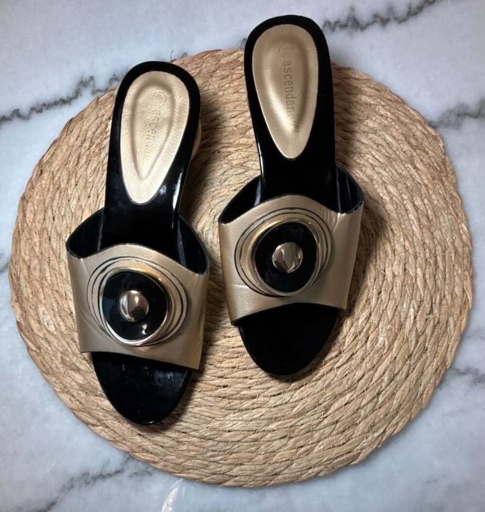 Ascendance Sandals Size 9.5 Gold Black Heel Slides